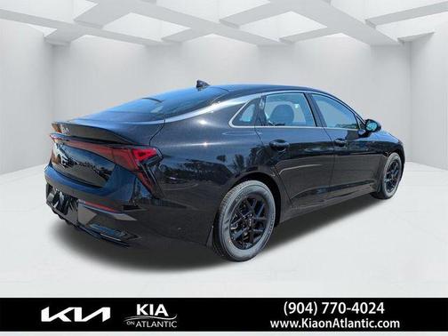 Aurora Black Pearl 2026 Kia K5 LXS