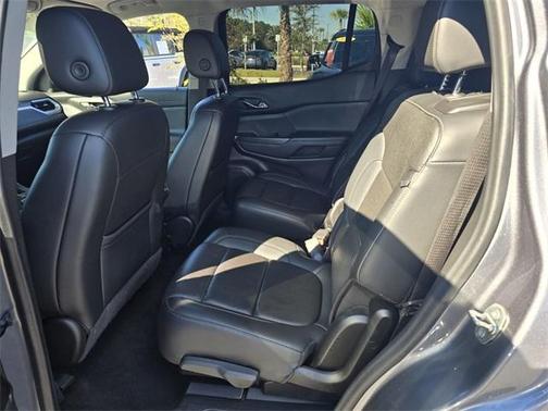 2022 GMC Acadia SLT