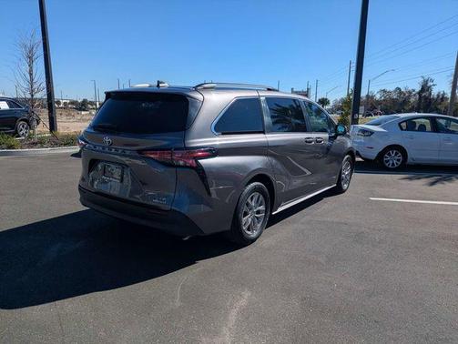2021 Toyota Sienna LE