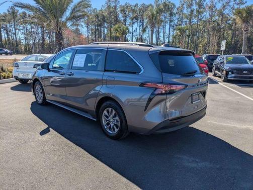 2021 Toyota Sienna LE