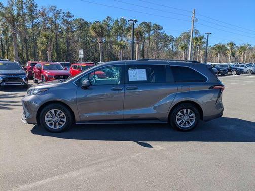 2021 Toyota Sienna LE