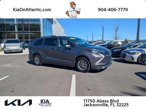 2021 Toyota Sienna LE