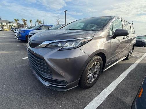 2021 Toyota Sienna LE