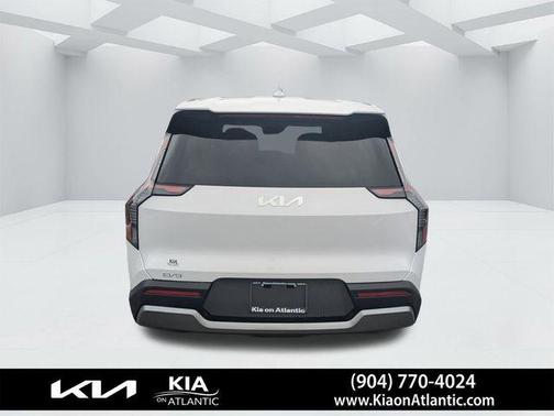 Glacial White Pearl 2026 Kia EV9 Light Long Range