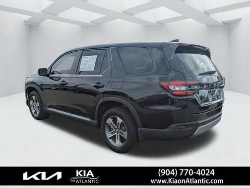Crystal Black Pearl 2024 Honda Pilot EX-L 7-Passenger