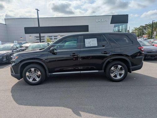 Crystal Black Pearl 2024 Honda Pilot EX-L 7-Passenger