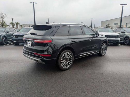 Black Metallic 2022 Lincoln Corsair Reserve