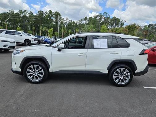 2022 Toyota RAV4 XLE Premium