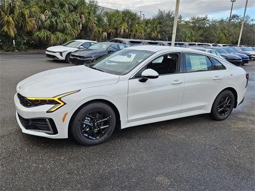 2025 Kia K5 LXS