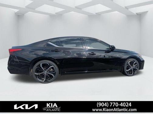Black 2023 Nissan Altima 2.5 SR