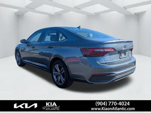 Platinum Gray Metallic 2024 Volkswagen Jetta 1.5T SE