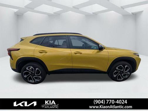 Yellow Metallic 2025 Chevrolet Trax 2RS