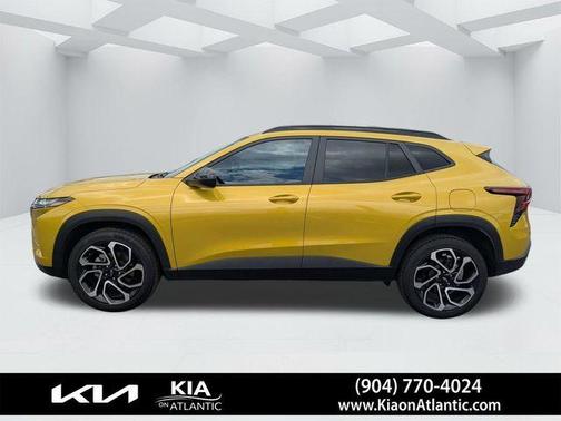 Yellow Metallic 2025 Chevrolet Trax 2RS