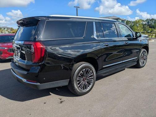 Onyx Black 2025 GMC Yukon XL Elevation