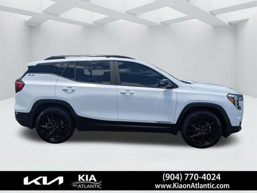 Summit White 2023 GMC Terrain SLE