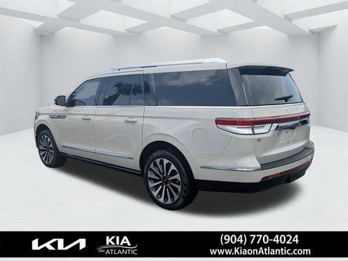 Pearl Metallic 2024 Lincoln Navigator L Reserve