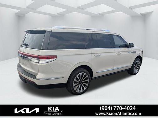 Pearl Metallic 2024 Lincoln Navigator L Reserve