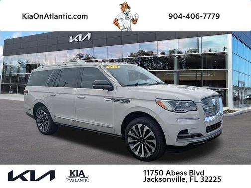 Pearl Metallic 2024 Lincoln Navigator L Reserve