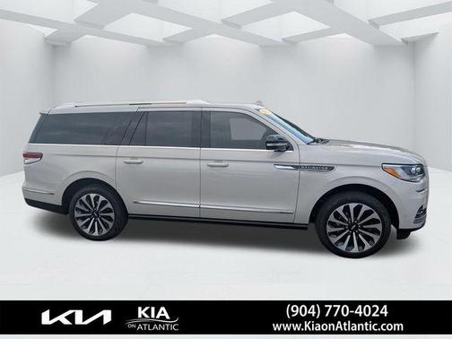 Pearl Metallic 2024 Lincoln Navigator L Reserve