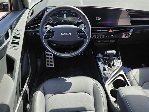 2025 Kia Niro SX Touring