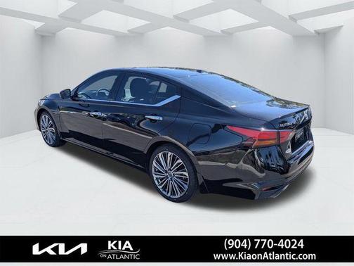 Black 2024 Nissan Altima 2.5 SL