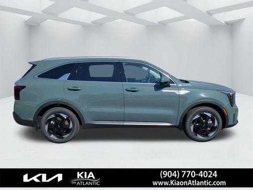 Green 2025 Kia Sorento Hybrid EX