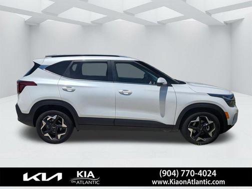 Snow White Pearl 2024 Kia Seltos EX