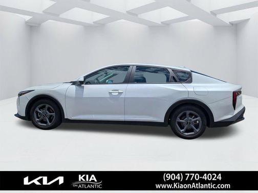 Snow White Pearl 2025 Kia K4