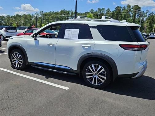2022 Nissan Pathfinder Platinum