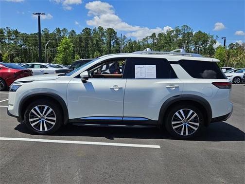 2022 Nissan Pathfinder Platinum