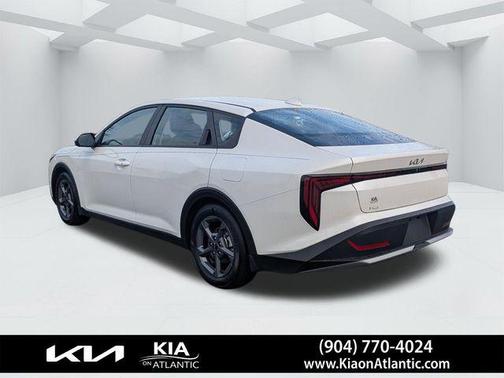 Snow White Pearl 2025 Kia K4