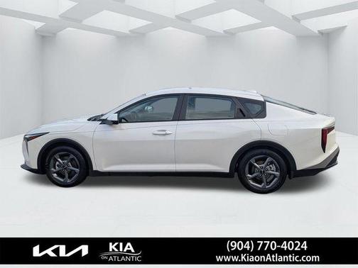 Snow White Pearl 2025 Kia K4