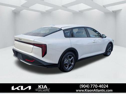 Snow White Pearl 2025 Kia K4