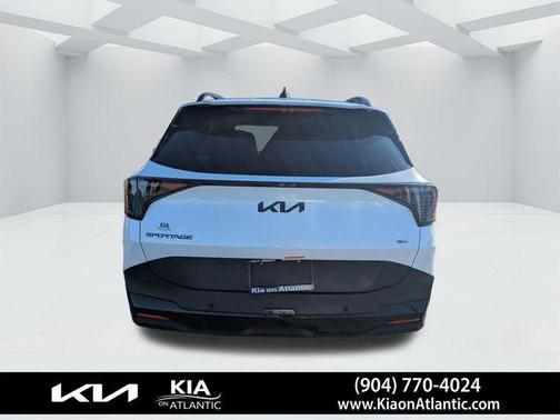 Snow White Pearl 2026 Kia Sportage Hybrid X-Line