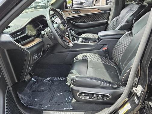 2022 Jeep Grand Cherokee Summit