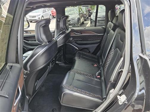 2022 Jeep Grand Cherokee Summit