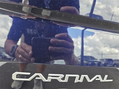 2023 Kia Carnival LX