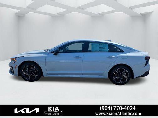 Snow White Pearl 2026 Kia K5 GT-Line