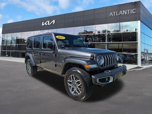 Granite Crystal Clearcoat Metallic 2025 Jeep Wrangler Sahara
