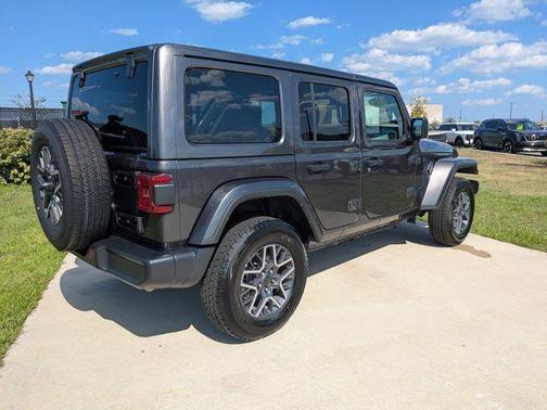 Granite Crystal Clearcoat Metallic 2025 Jeep Wrangler Sahara