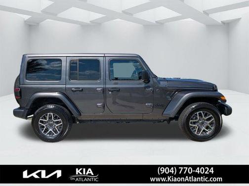 Granite Crystal Clearcoat Metallic 2025 Jeep Wrangler Sahara
