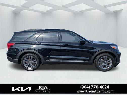 Black Metallic 2022 Ford Explorer XLT