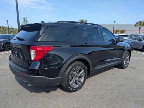 Black Metallic 2022 Ford Explorer XLT