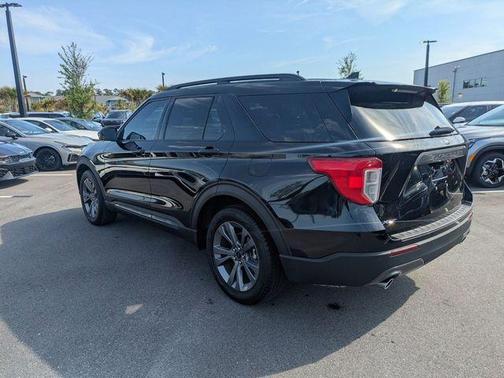 Black Metallic 2022 Ford Explorer XLT