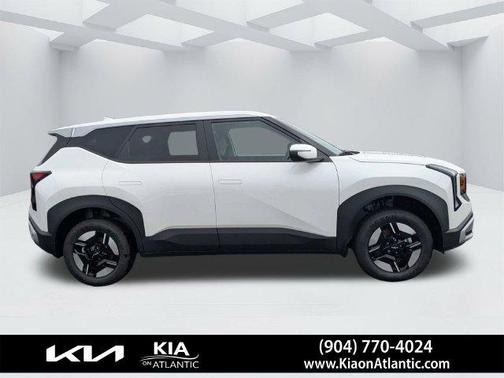 Snow White Pearl 2027 Kia Seltos LX