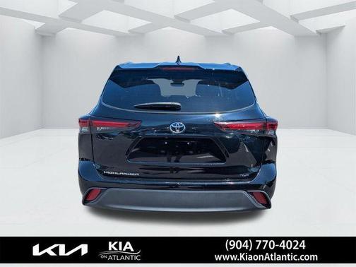 Midnight Black Metallic 2024 Toyota Highlander XLE