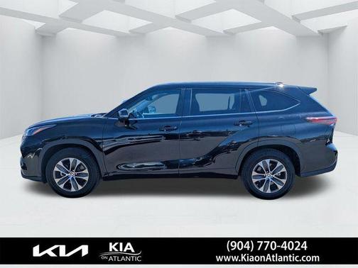 Midnight Black Metallic 2024 Toyota Highlander XLE