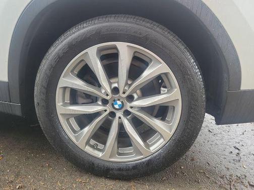 White Metallic 2019 BMW X3 sDrive30i