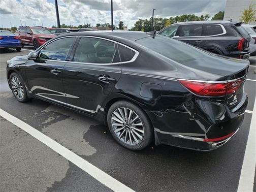 2017 Kia Cadenza Premium
