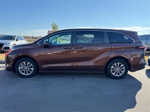 2021 Toyota Sienna LE